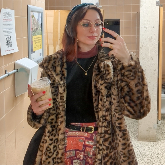 Meet Your Posher, Jules - Picture 2 of 4